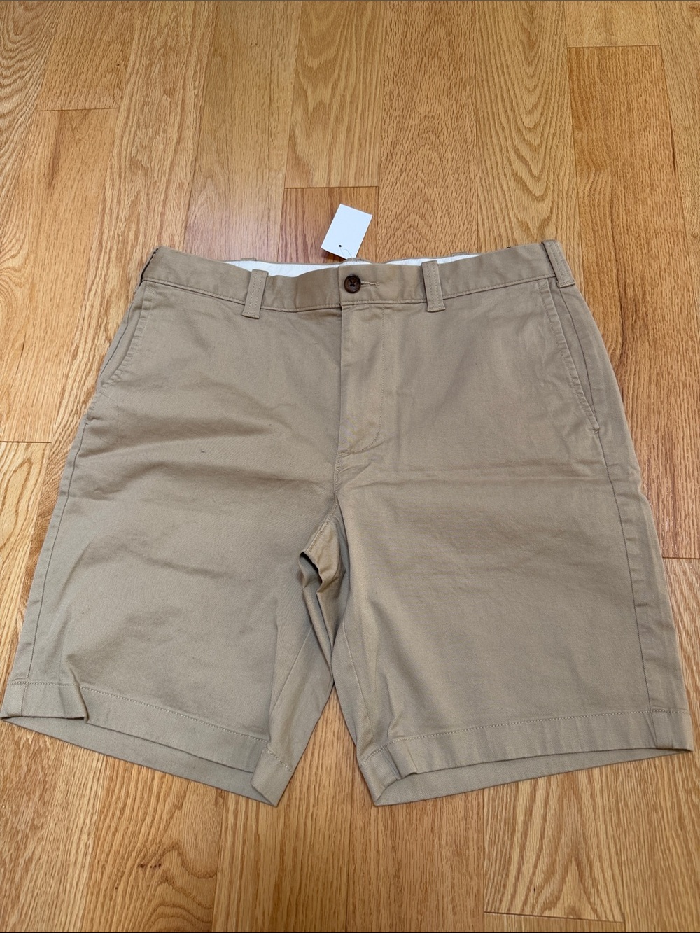 New! J.Crew factory men’s Sz 34 khaki shorts.